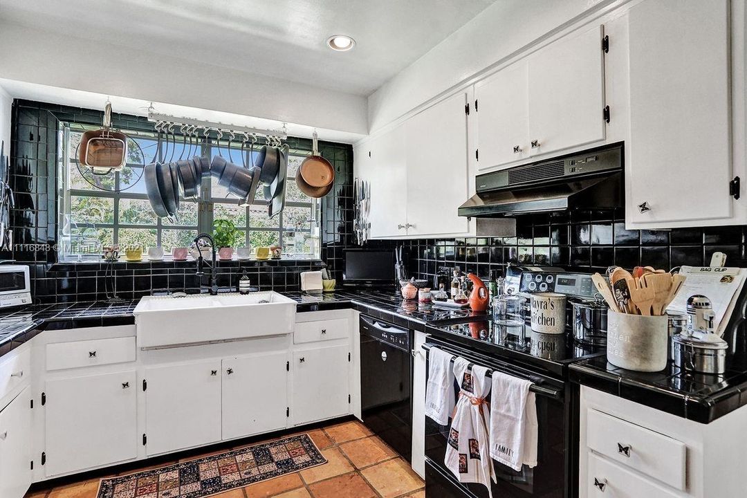 The seller loves her kitchen and is a home Chef!