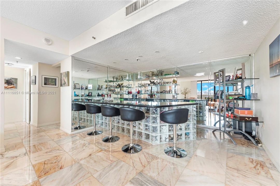 Entertain friends from your fantastic marble bar next to kitchen!