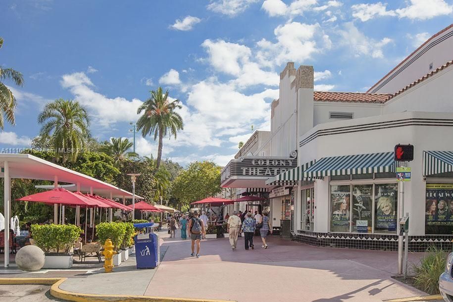 Lincoln Road for dining, shopping, & movies.