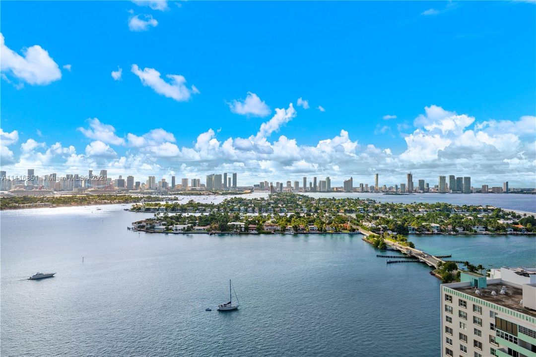 Recently Sold: $2,100,000 (3 beds, 3 baths, 2079 Square Feet)