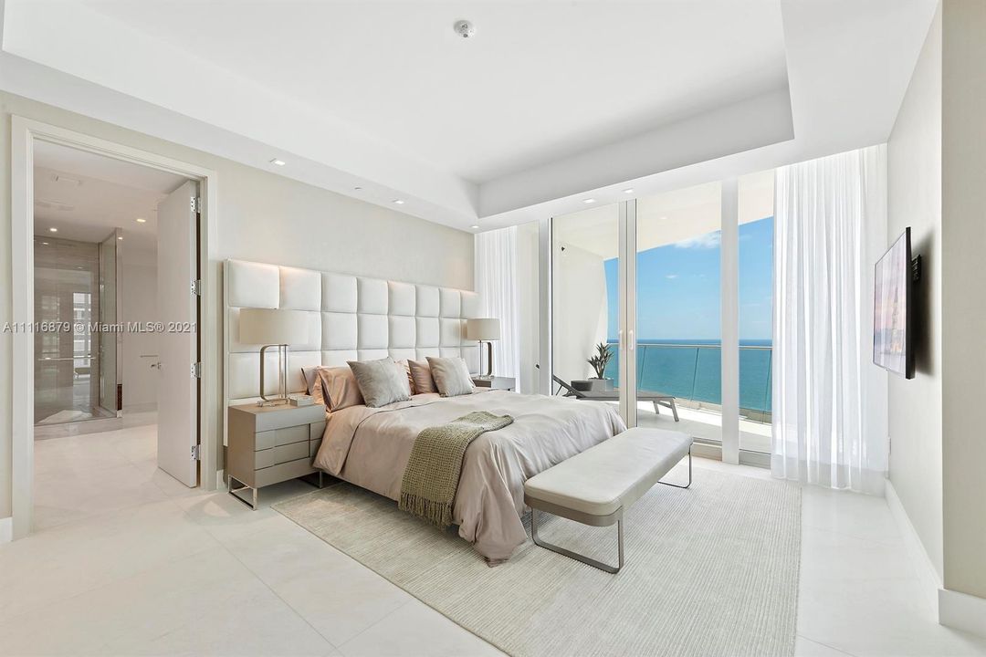 Recently Sold: $5,900,000 (4 beds, 5 baths, 2980 Square Feet)