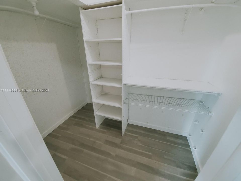 Vendido Recientemente: $285,000 (2 camas, 2 baños, 1000 Pies cuadrados)