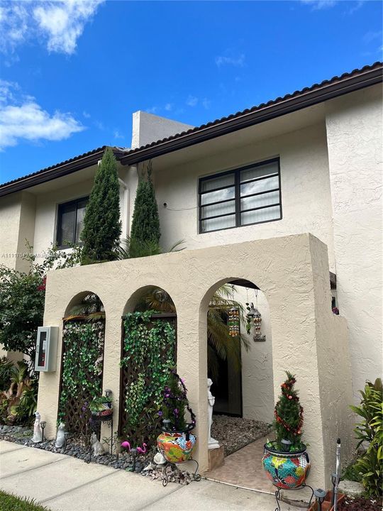 Recently Sold: $345,000 (2 beds, 2 baths, 1426 Square Feet)