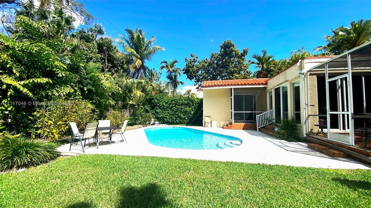 Recently Sold: $799,000 (2 beds, 2 baths, 1598 Square Feet)