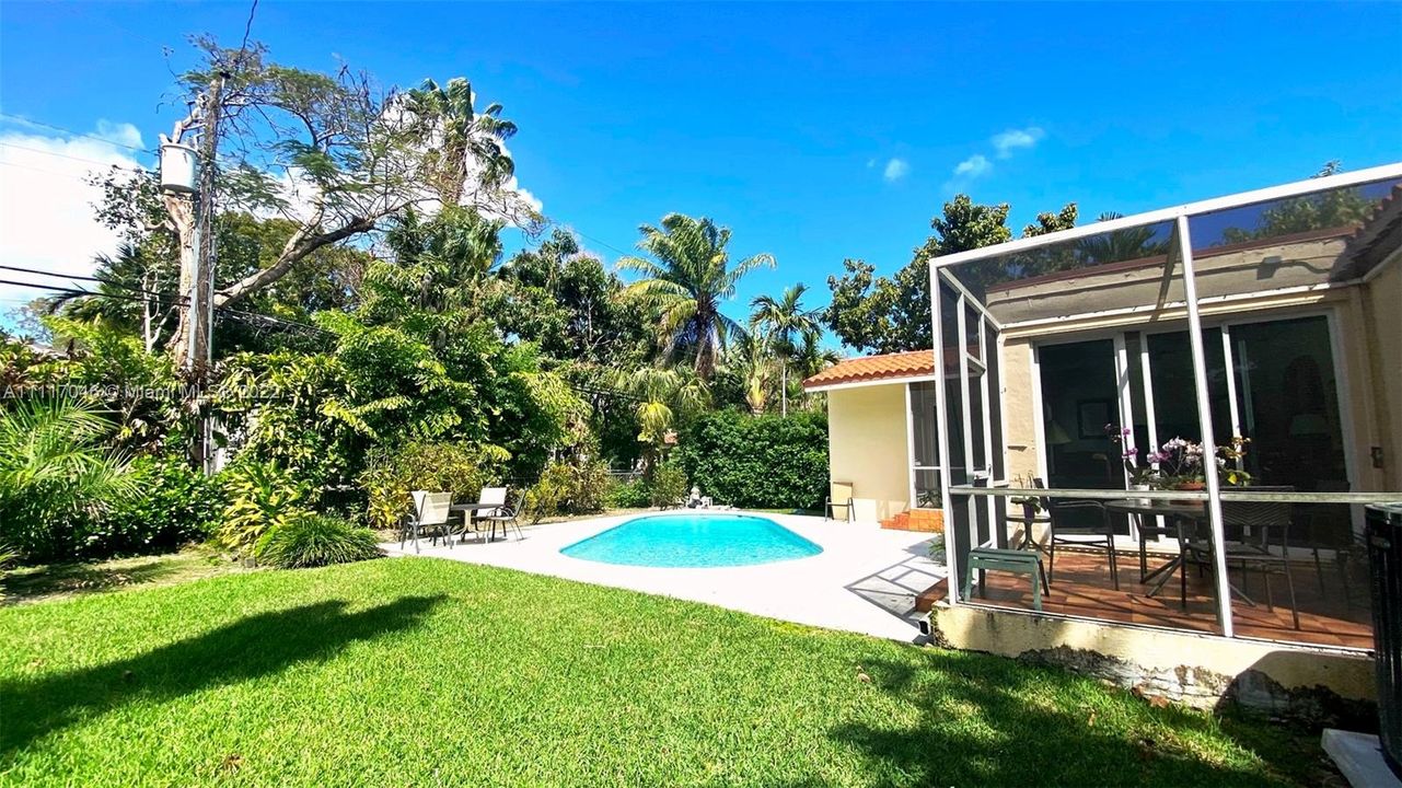 Recently Sold: $799,000 (2 beds, 2 baths, 1598 Square Feet)