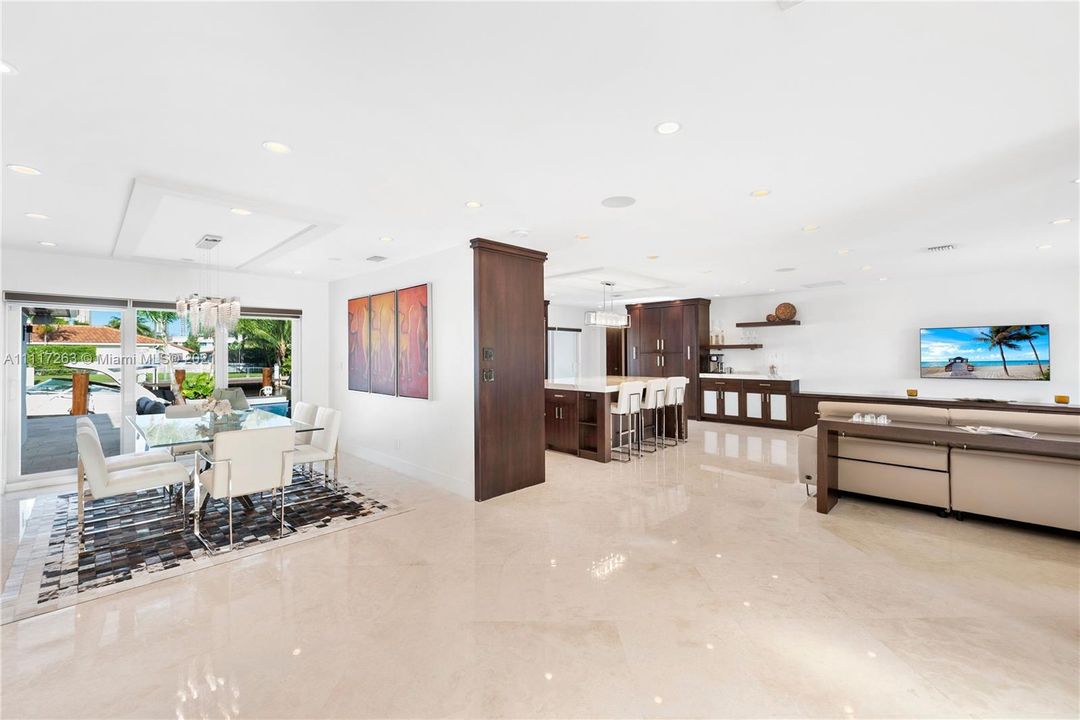 Recently Sold: $2,695,000 (4 beds, 3 baths, 2972 Square Feet)
