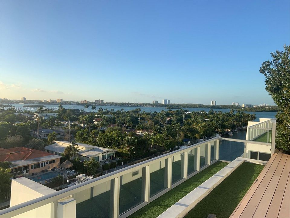 Recently Sold: $1,890,000 (3 beds, 3 baths, 1834 Square Feet)