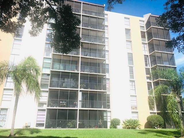 Recently Sold: $245,000 (2 beds, 2 baths, 1083 Square Feet)