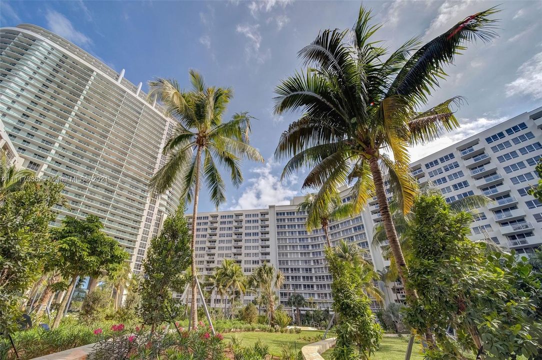 Recientemente alquilado: $3,086 (2 camas, 2 baños, 1120 Pies cuadrados)