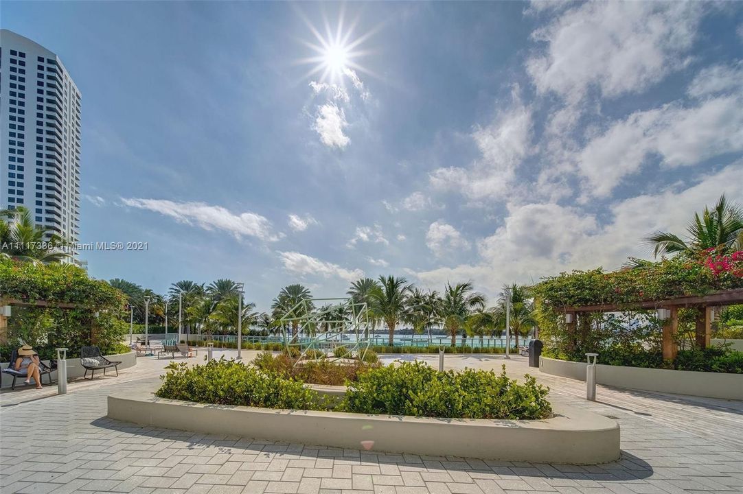 Recientemente alquilado: $3,086 (2 camas, 2 baños, 1120 Pies cuadrados)