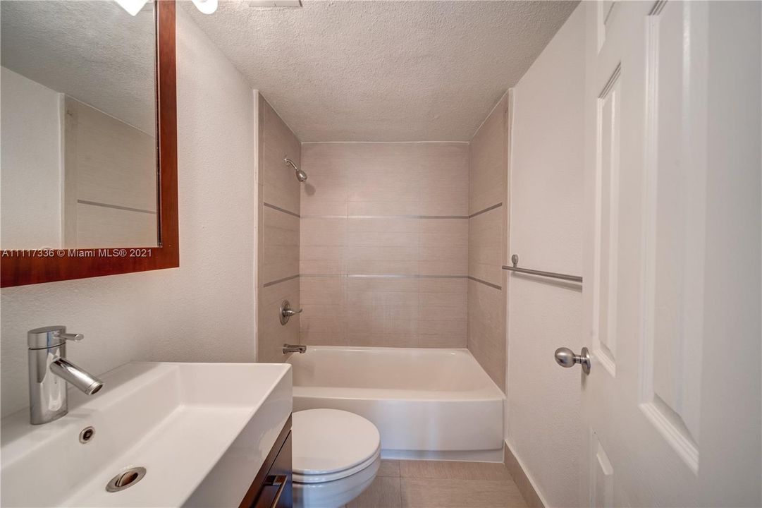 Recientemente alquilado: $3,086 (2 camas, 2 baños, 1120 Pies cuadrados)