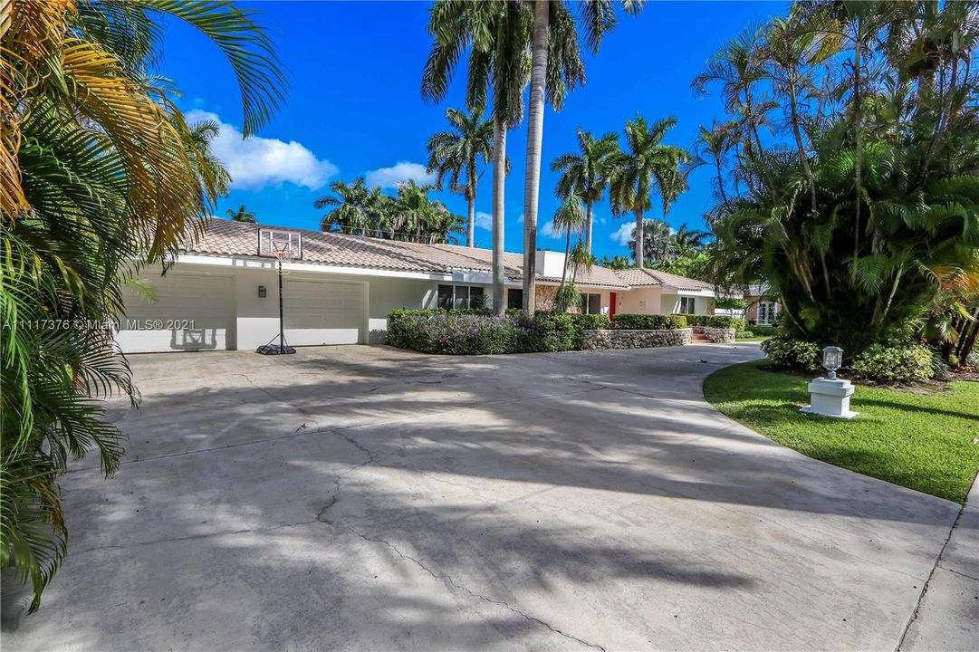 Recently Sold: $1,499,000 (4 beds, 4 baths, 3373 Square Feet)