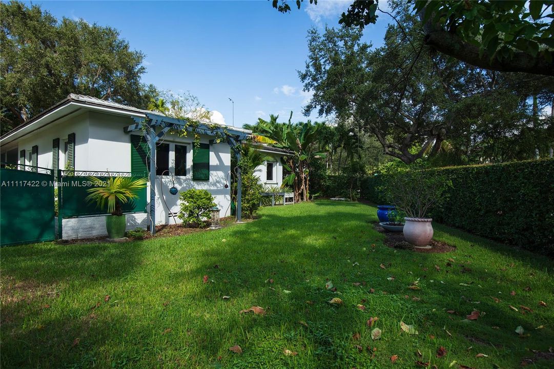 最近售出: $1,295,000 (3 贝兹, 2 浴室, 1833 平方英尺)