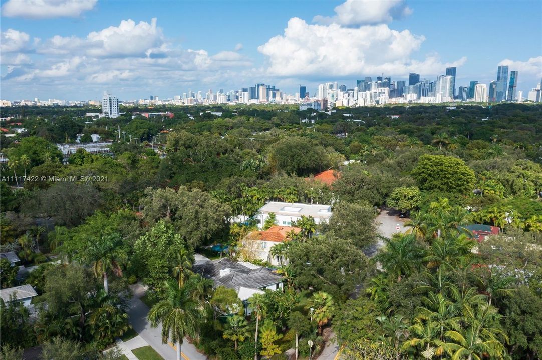 最近售出: $1,295,000 (3 贝兹, 2 浴室, 1833 平方英尺)