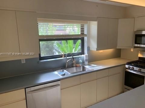 Недавно арендовано: $2,500 (2 спален, 2 ванн, 1548 Квадратных фут)