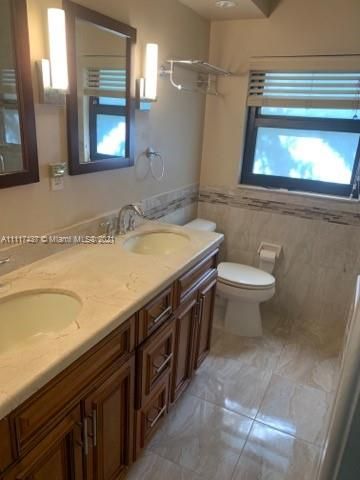 Недавно арендовано: $2,500 (2 спален, 2 ванн, 1548 Квадратных фут)