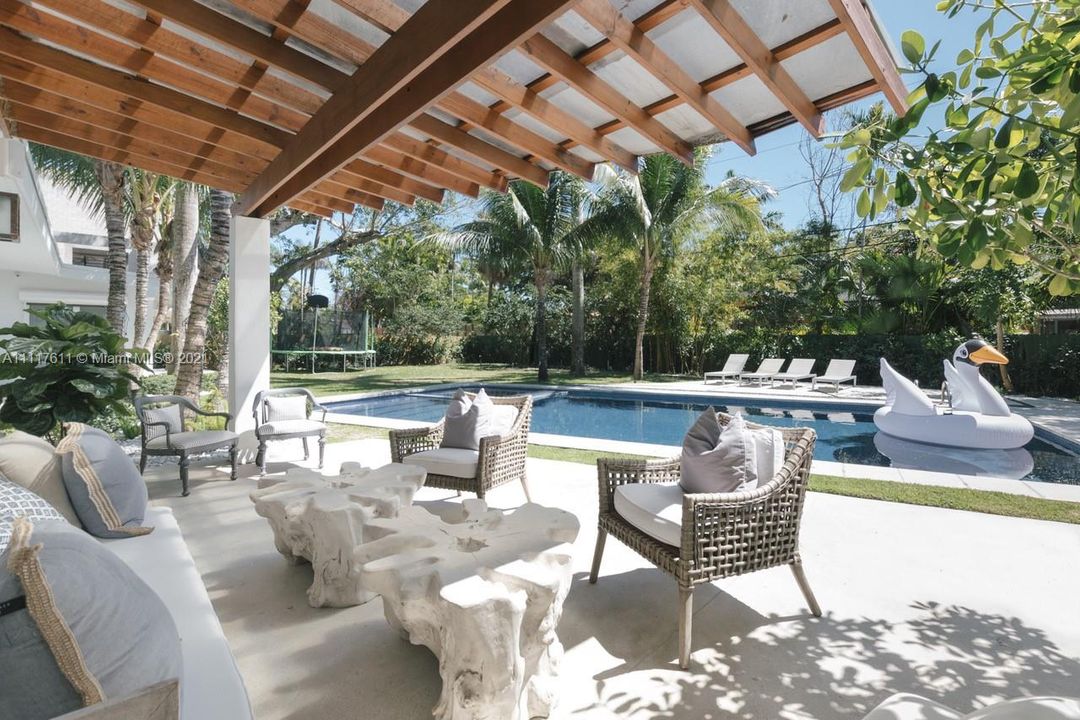 Recently Sold: $4,250,000 (7 beds, 6 baths, 4756 Square Feet)
