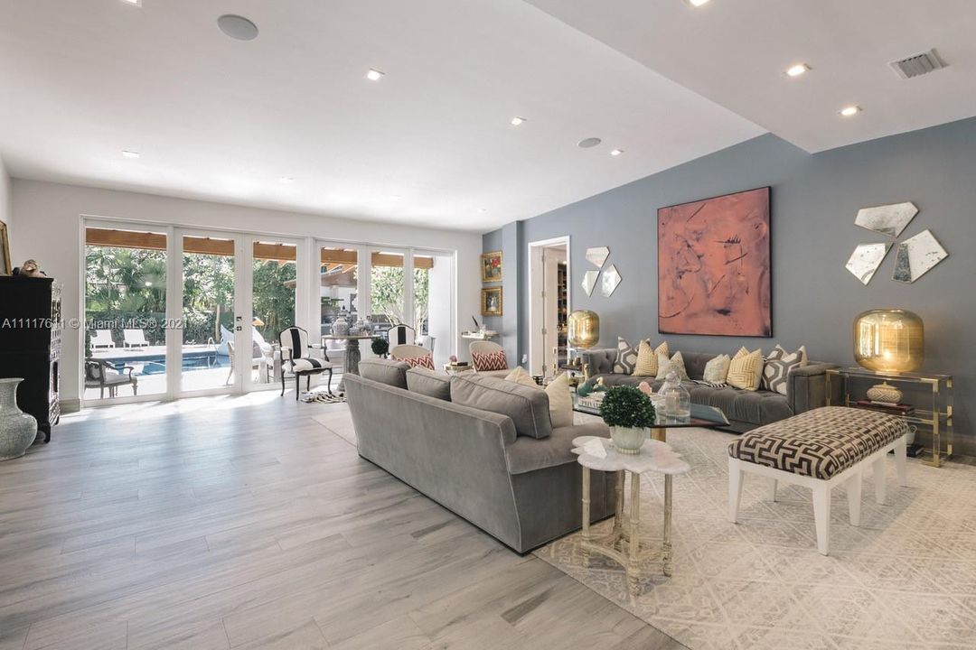 Recently Sold: $4,250,000 (7 beds, 6 baths, 4756 Square Feet)
