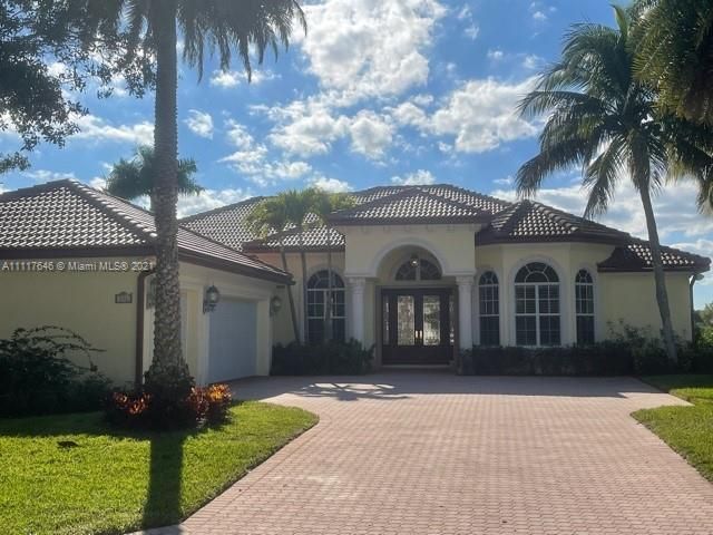 Recently Sold: $895,000 (4 beds, 3 baths, 3427 Square Feet)