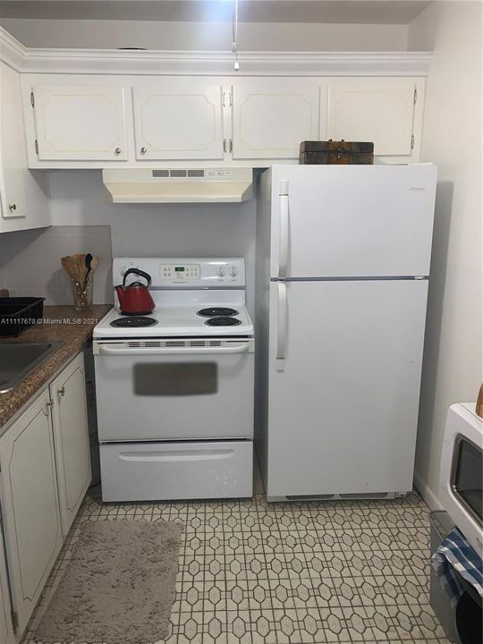 Recently Rented: $1,200 (1 beds, 1 baths, 585 Square Feet)