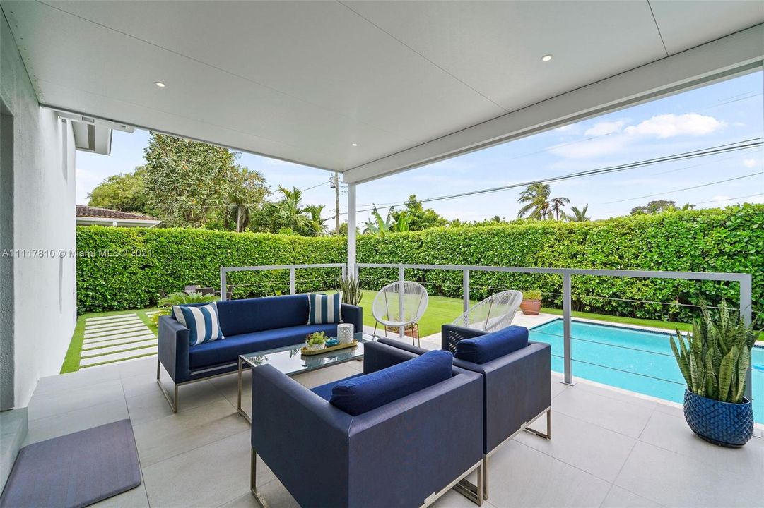 Recently Sold: $1,395,000 (3 beds, 2 baths, 2329 Square Feet)