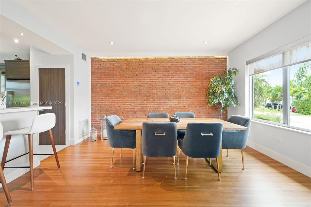 Recently Sold: $1,395,000 (3 beds, 2 baths, 2329 Square Feet)