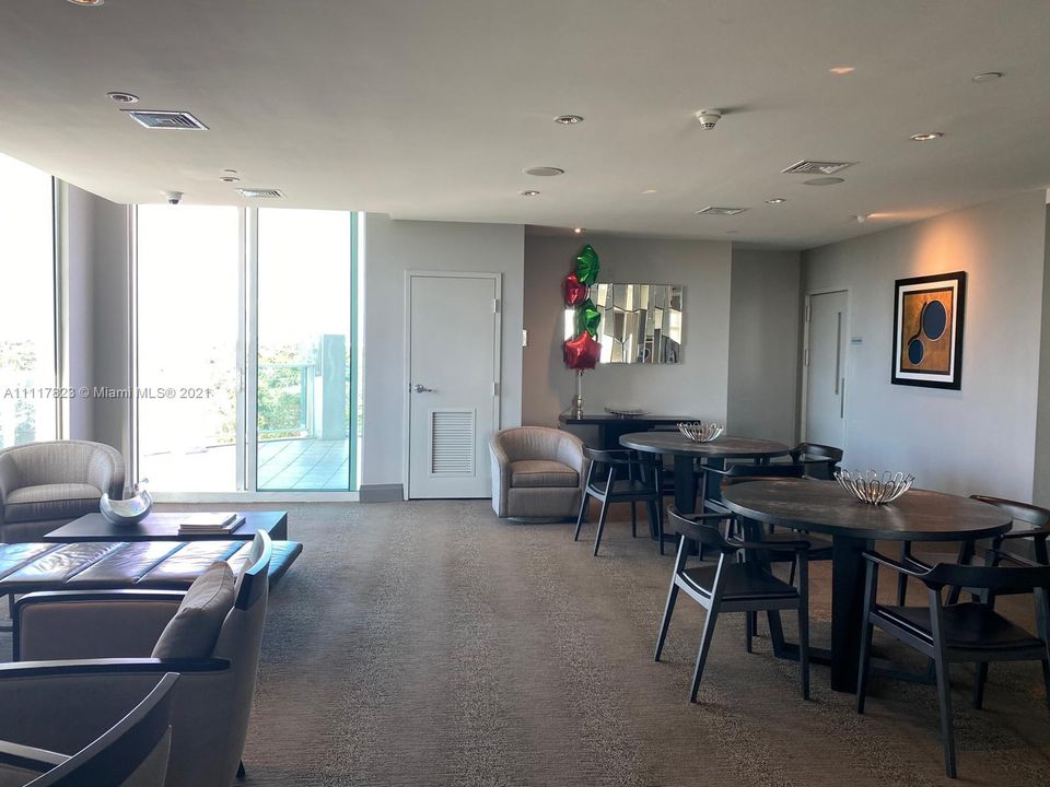 Recently Sold: $447,000 (2 beds, 2 baths, 1041 Square Feet)
