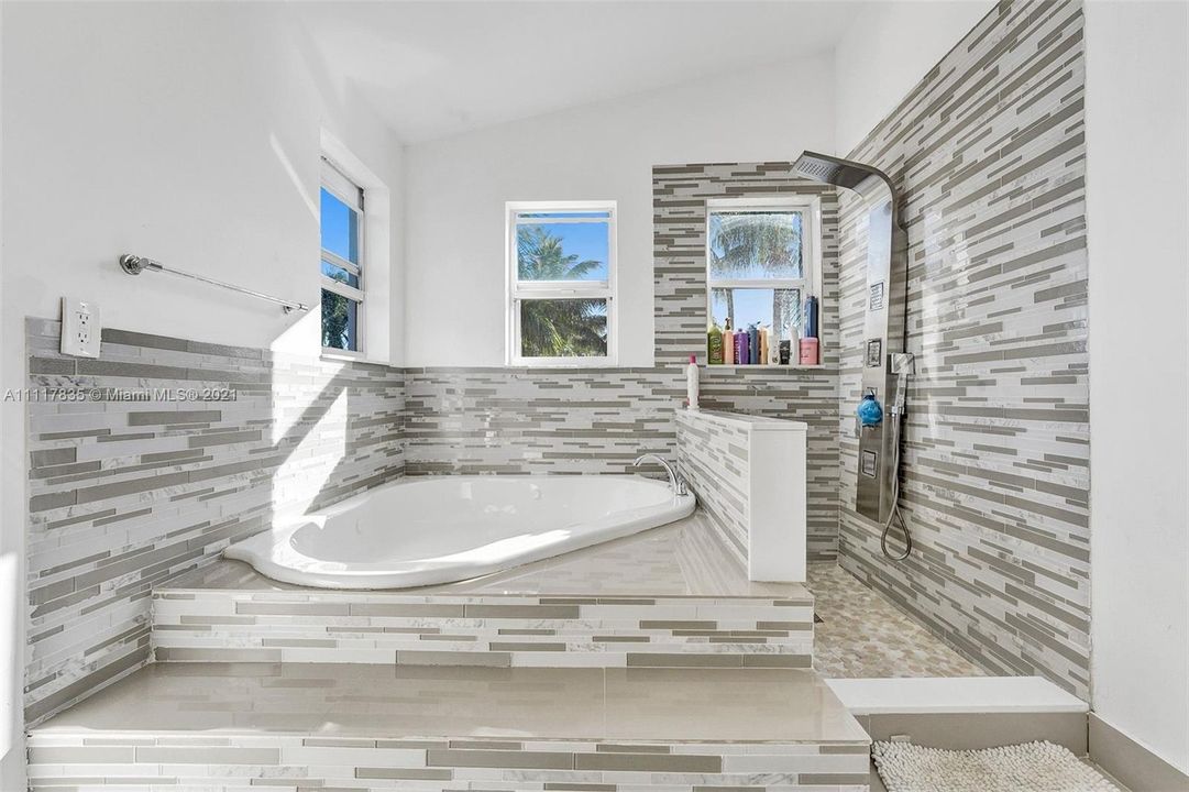 Недавно арендовано: $7,500 (4 спален, 3 ванн, 2015 Квадратных фут)