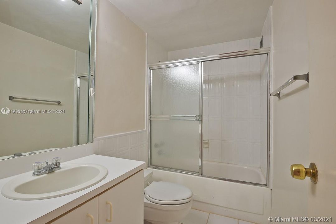 最近租的: $3,400 (2 贝兹, 2 浴室, 1370 平方英尺)