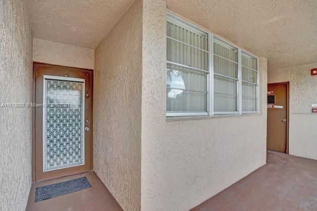 Recently Rented: $2,100 (3 beds, 2 baths, 1155 Square Feet)