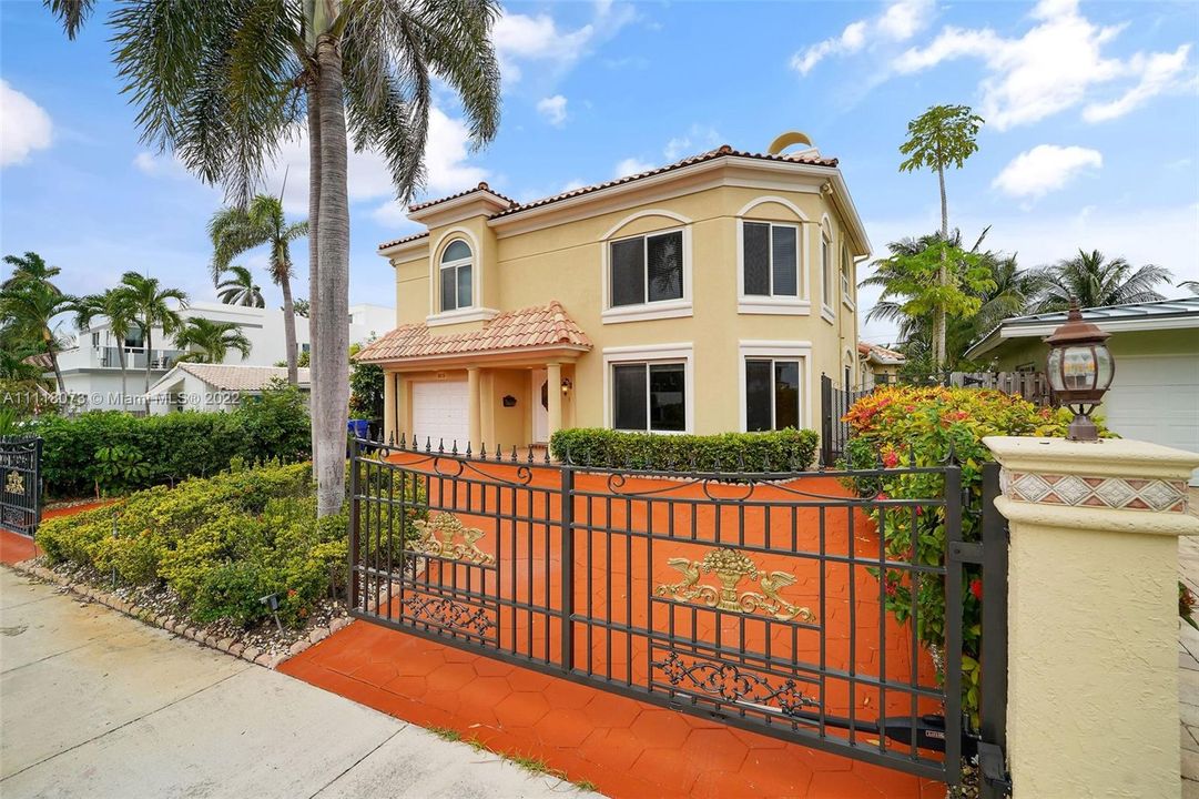 Recently Sold: $2,399,000 (4 beds, 2 baths, 0 Square Feet)