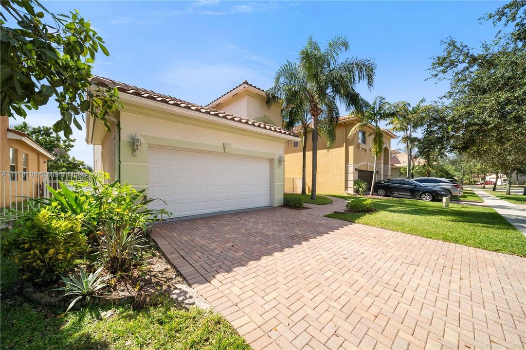 Recently Sold: $525,000 (5 beds, 2 baths, 2713 Square Feet)