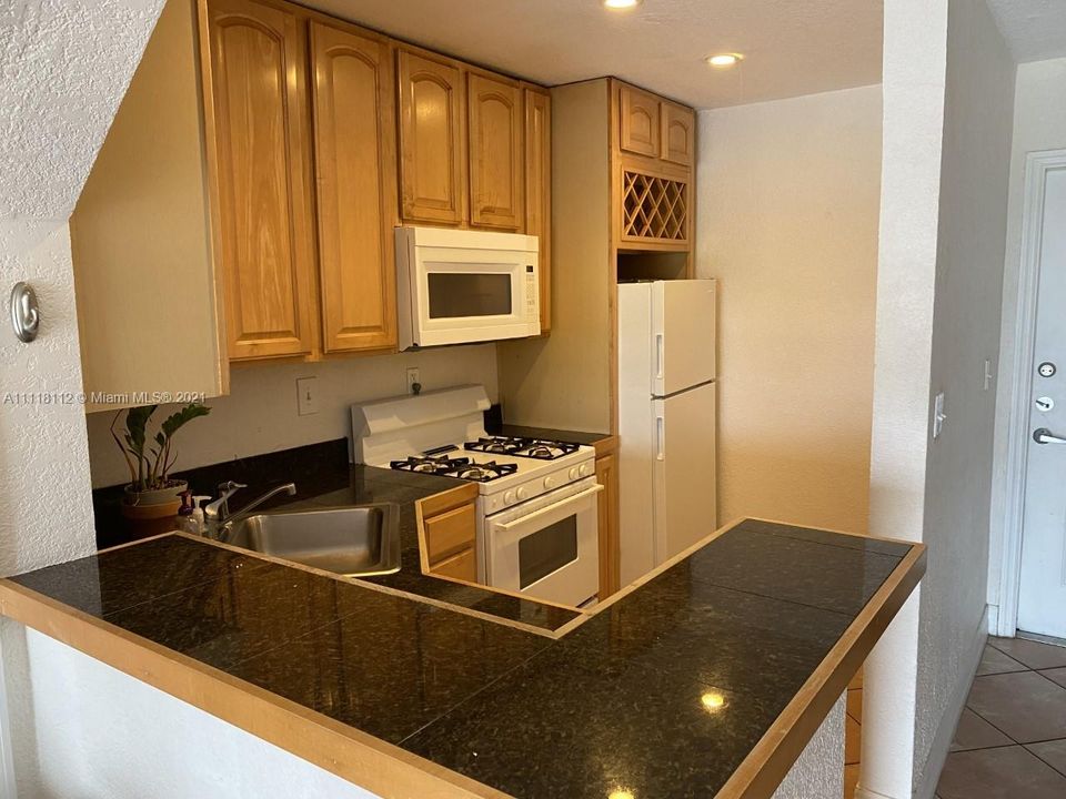 最近租的: $2,500 (2 贝兹, 2 浴室, 960 平方英尺)