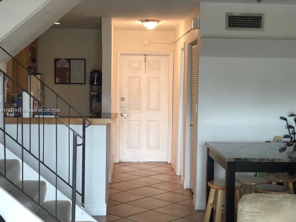 最近租的: $2,500 (2 贝兹, 2 浴室, 960 平方英尺)