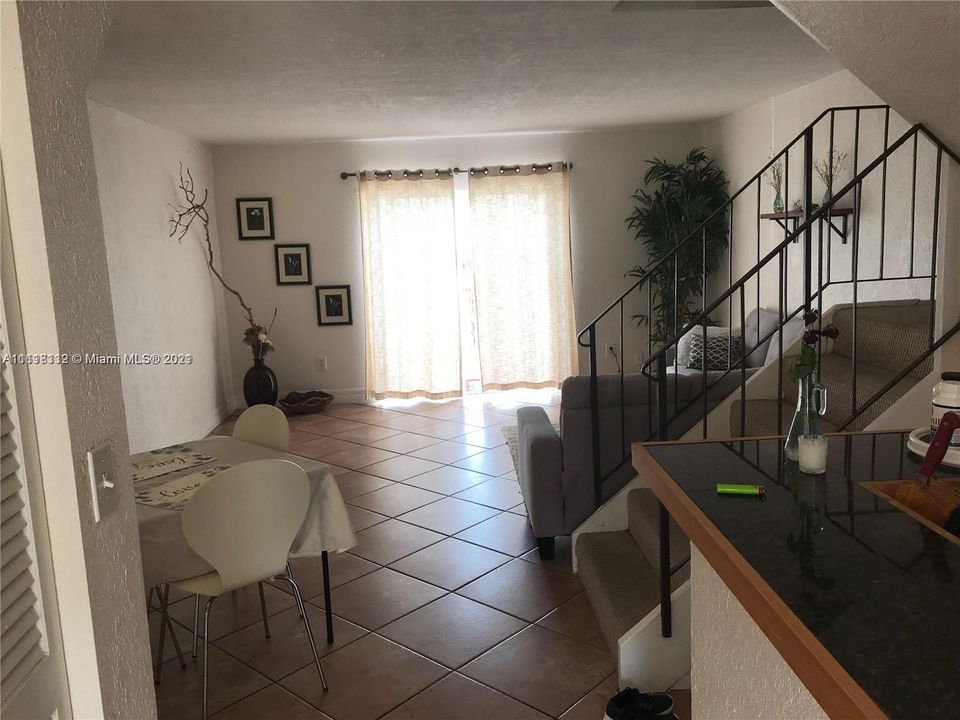 最近租的: $2,500 (2 贝兹, 2 浴室, 960 平方英尺)