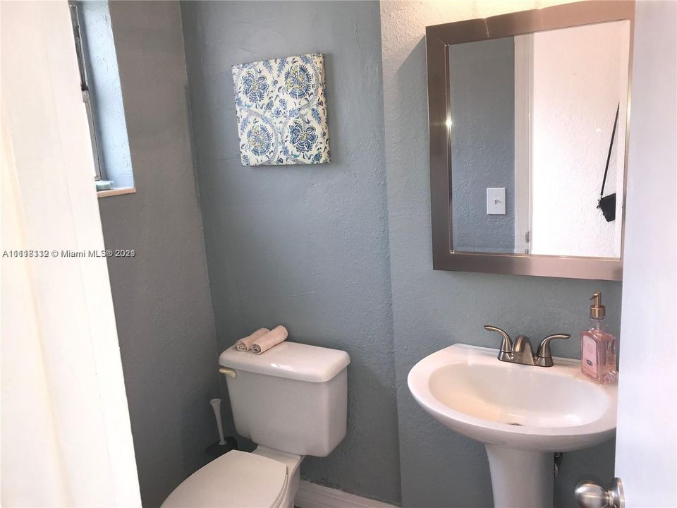 最近租的: $2,500 (2 贝兹, 2 浴室, 960 平方英尺)