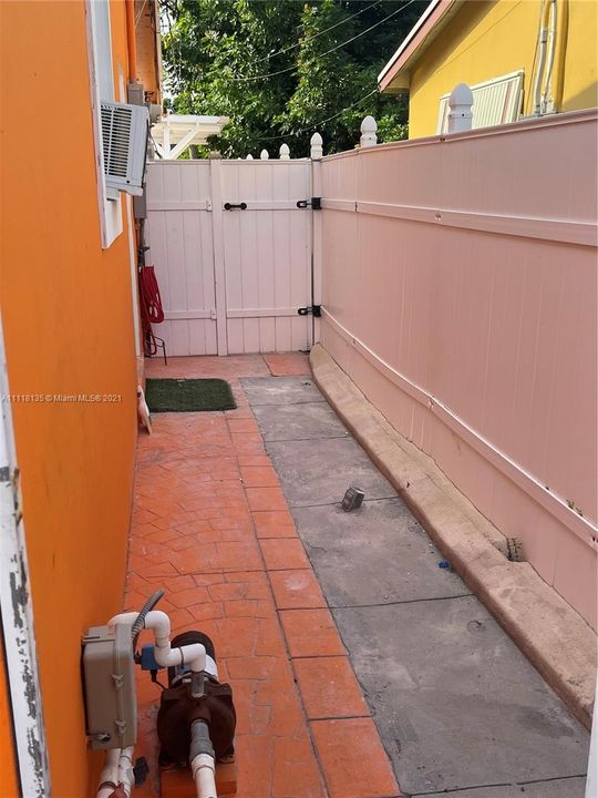 最近租的: $1,000 (1 贝兹, 1 浴室, 0 平方英尺)