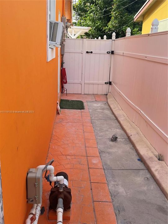 最近租的: $1,000 (1 贝兹, 1 浴室, 0 平方英尺)