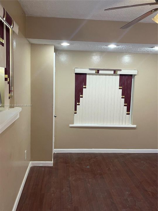 最近租的: $1,000 (1 贝兹, 1 浴室, 0 平方英尺)