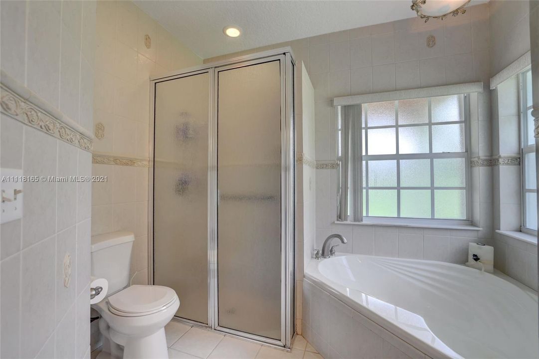 最近售出: $1,075,000 (4 贝兹, 4 浴室, 3928 平方英尺)