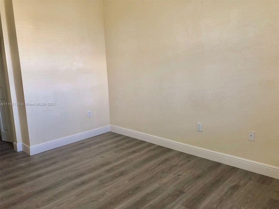 Recently Rented: $2,500 (3 beds, 2 baths, 1280 Square Feet)