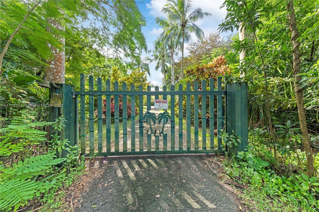 THE GATES OF PALM LODGE