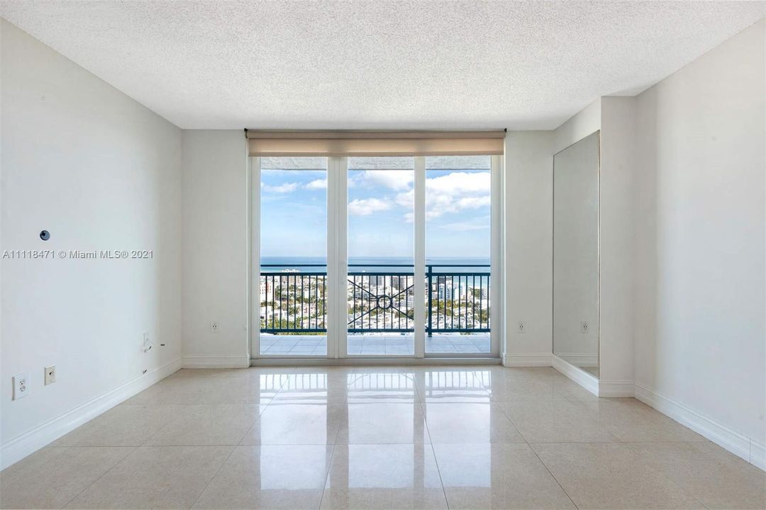 Recently Sold: $649,000 (1 beds, 1 baths, 740 Square Feet)