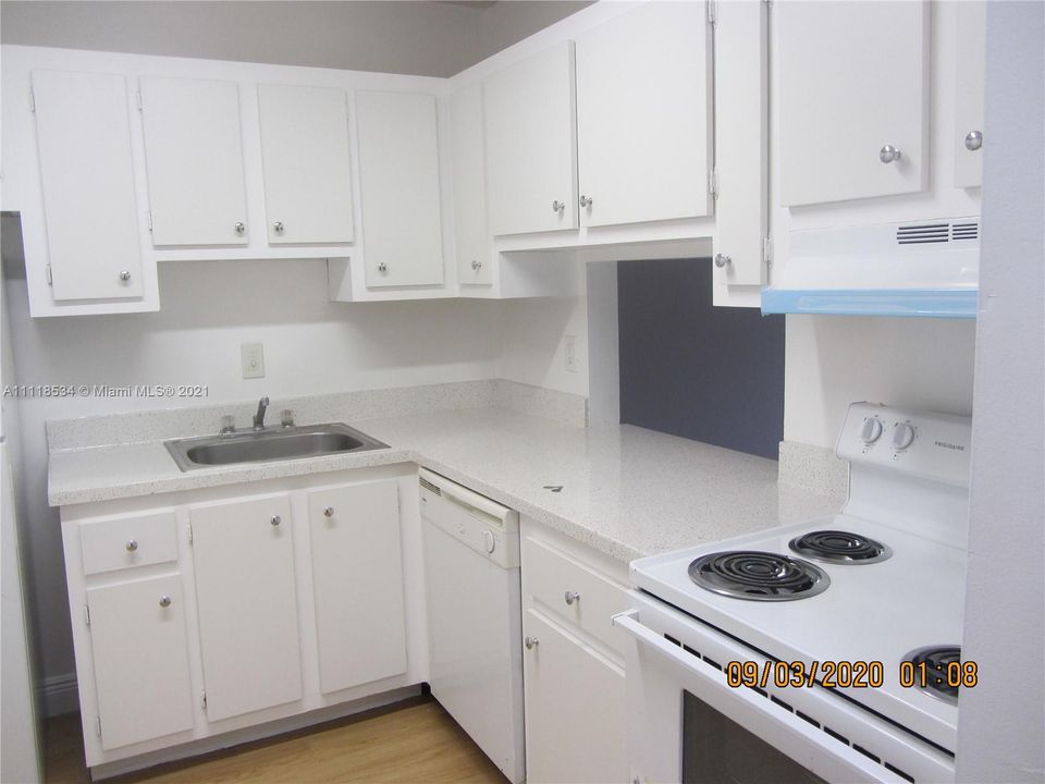 Recently Rented: $1,400 (1 beds, 1 baths, 810 Square Feet)
