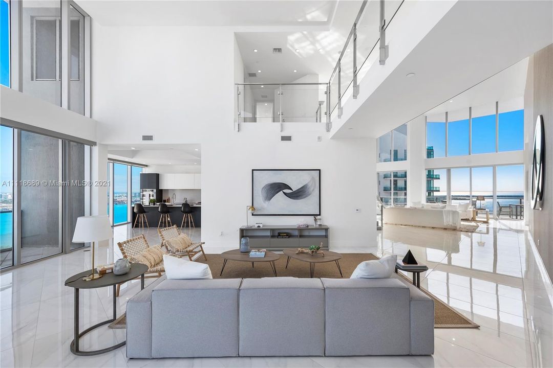 Recently Sold: $5,875,000 (6 beds, 7 baths, 6521 Square Feet)