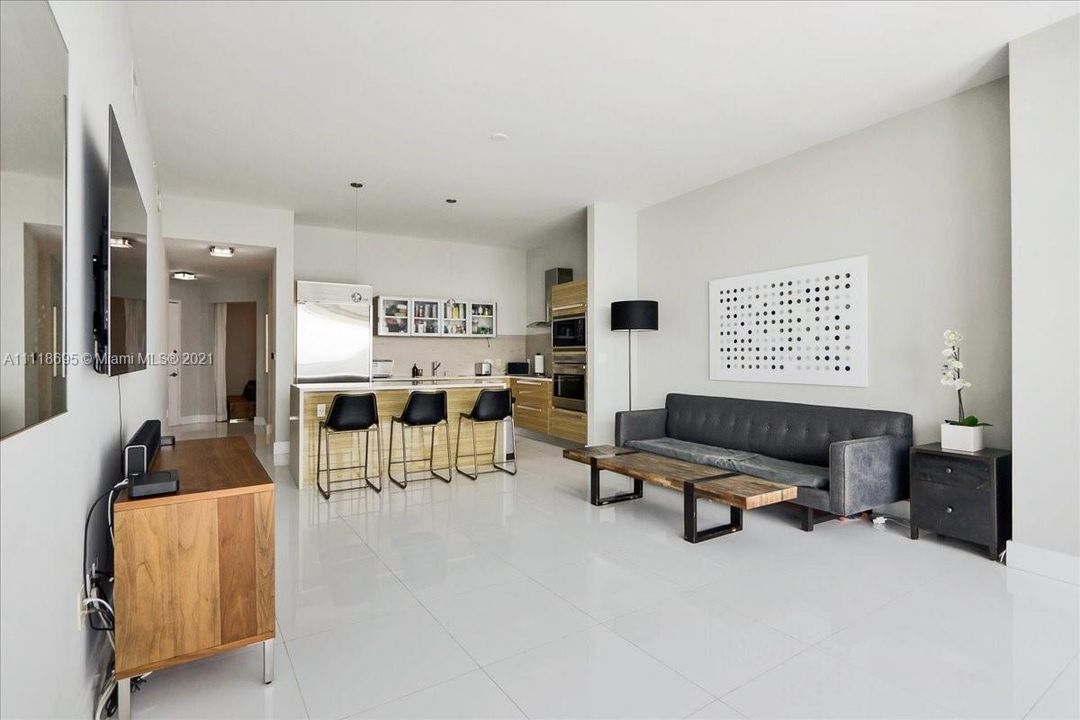 Recently Sold: $769,000 (1 beds, 2 baths, 1128 Square Feet)
