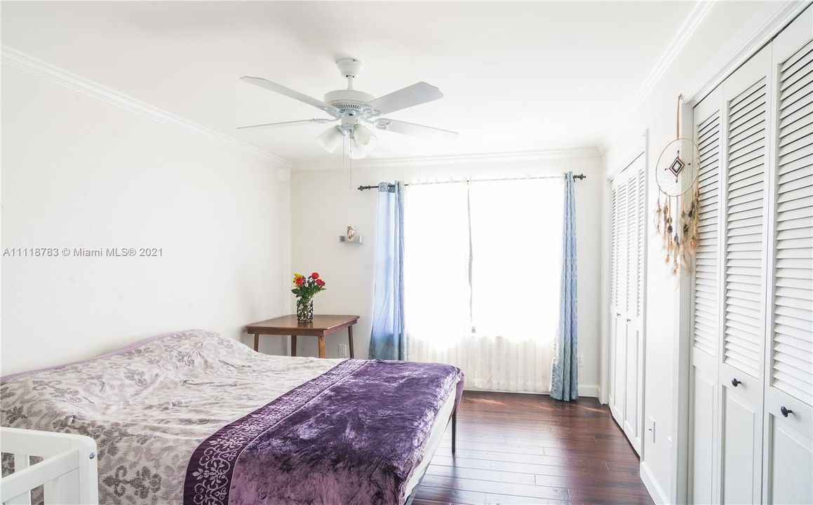 Recently Sold: $575,000 (2 beds, 2 baths, 1050 Square Feet)