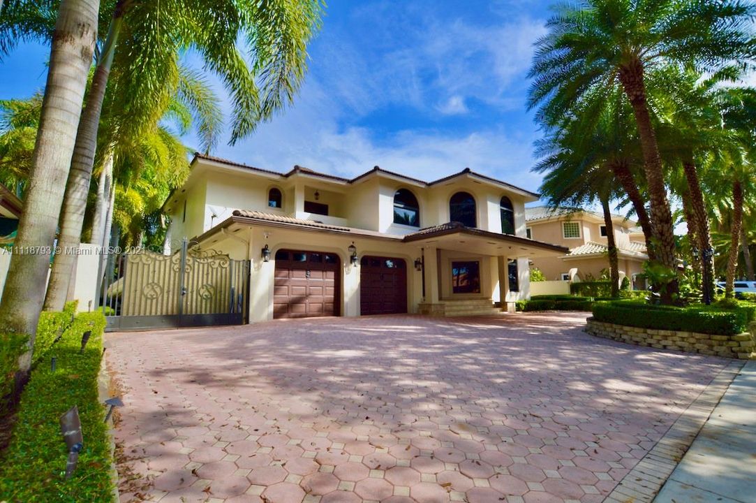 Recently Sold: $1,595,011 (6 beds, 4 baths, 5046 Square Feet)