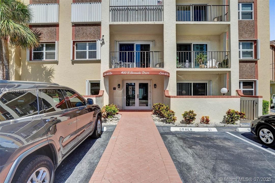 Recently Sold: $329,000 (2 beds, 2 baths, 990 Square Feet)