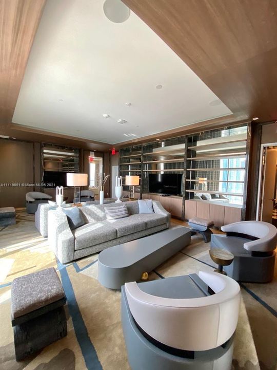 Recently Sold: $3,590,000 (4 beds, 5 baths, 3326 Square Feet)